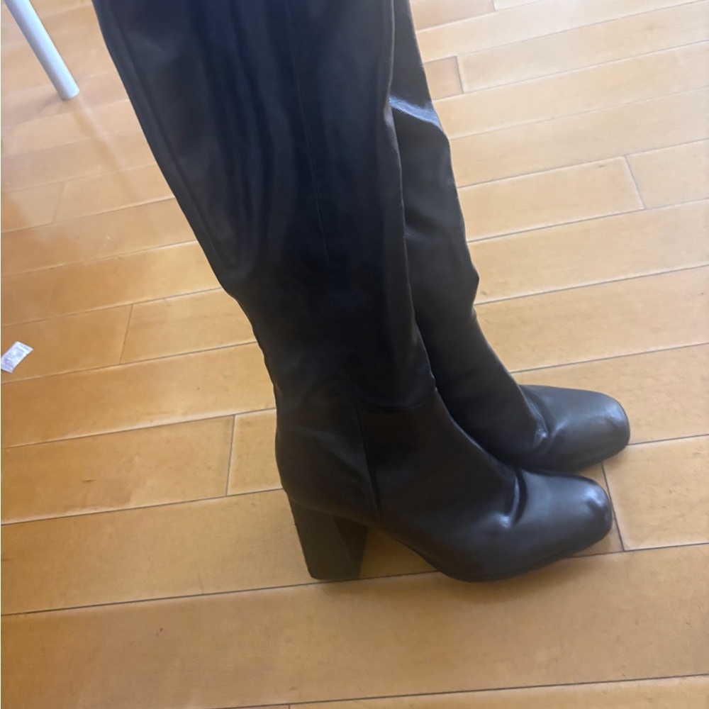 STEVE MADDEN- Black Leather Knee-High Boots